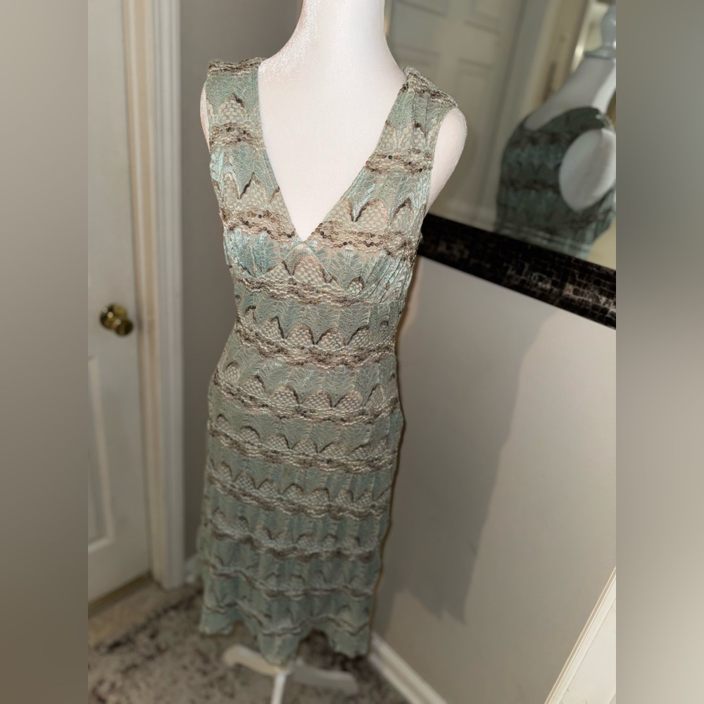 Gorgeous Mica Stretchy Lace Scallop Design size medium sleeveless boutique dress